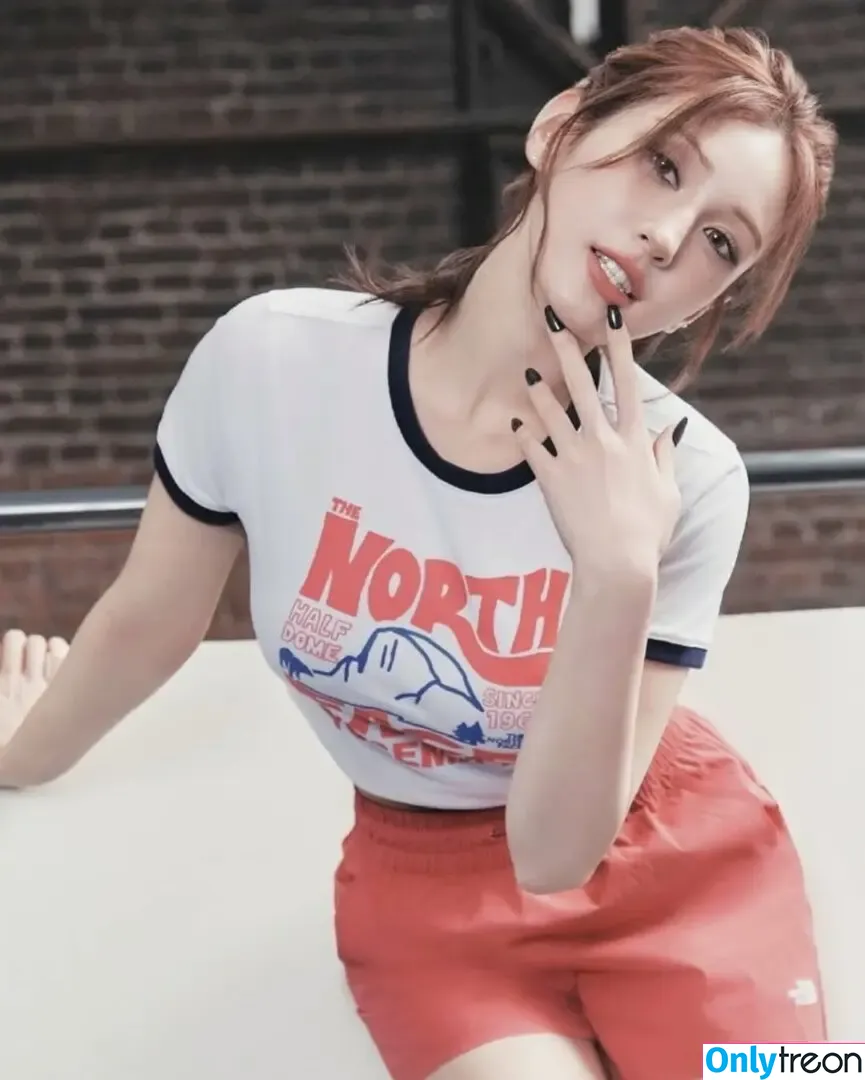 Jeon Somi nude photo #0328 (ENNIK SOMI / somsomi0309)