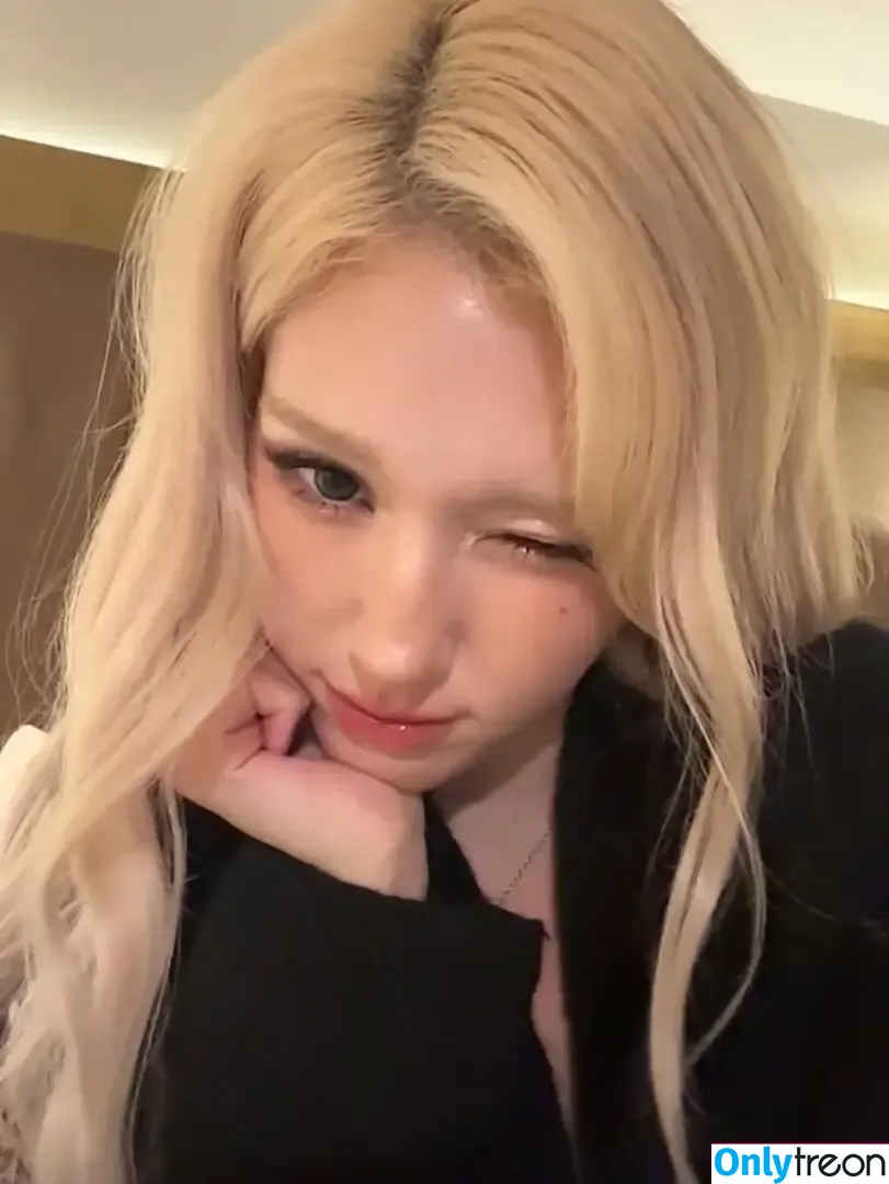 Jeon Somi nude photo #0828 (ENNIK SOMI / somsomi0309)