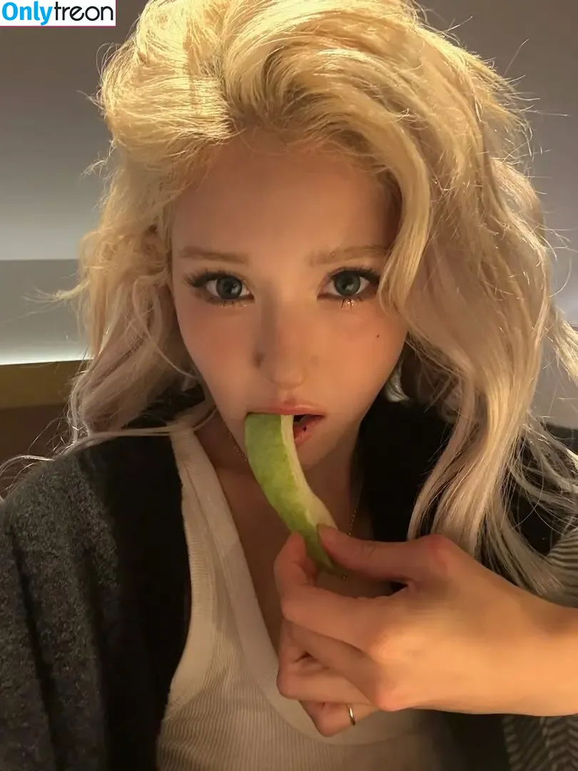 Jeon Somi nude photo #0832 (ENNIK SOMI / somsomi0309)