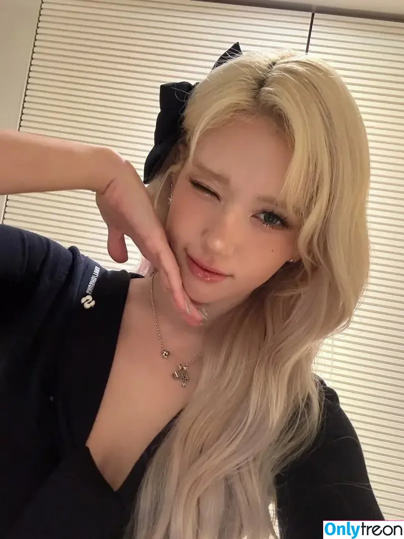 Jeon Somi nude photo #0834 (ENNIK SOMI / somsomi0309)