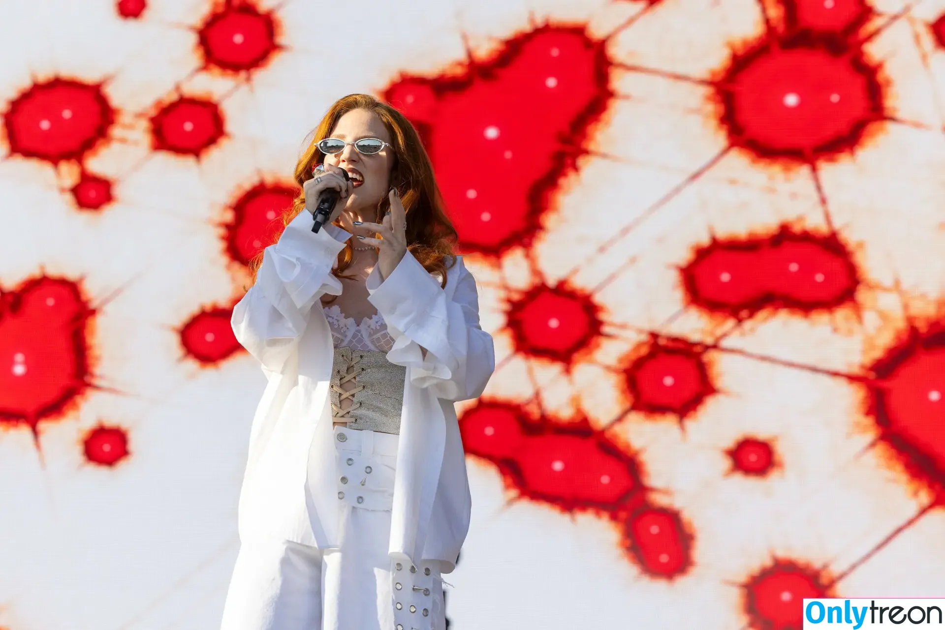 Jess Glynne nude photo #0136 (jessglynne)