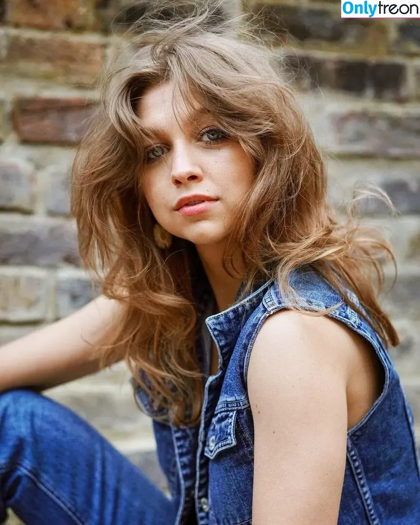 Jess Radomska голая photo #0002 (jessradomska)