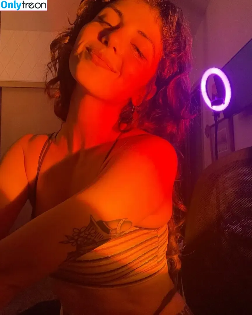 jesseisafriend nude photo #0003 (ijessegarcia / jesseisa_friend)