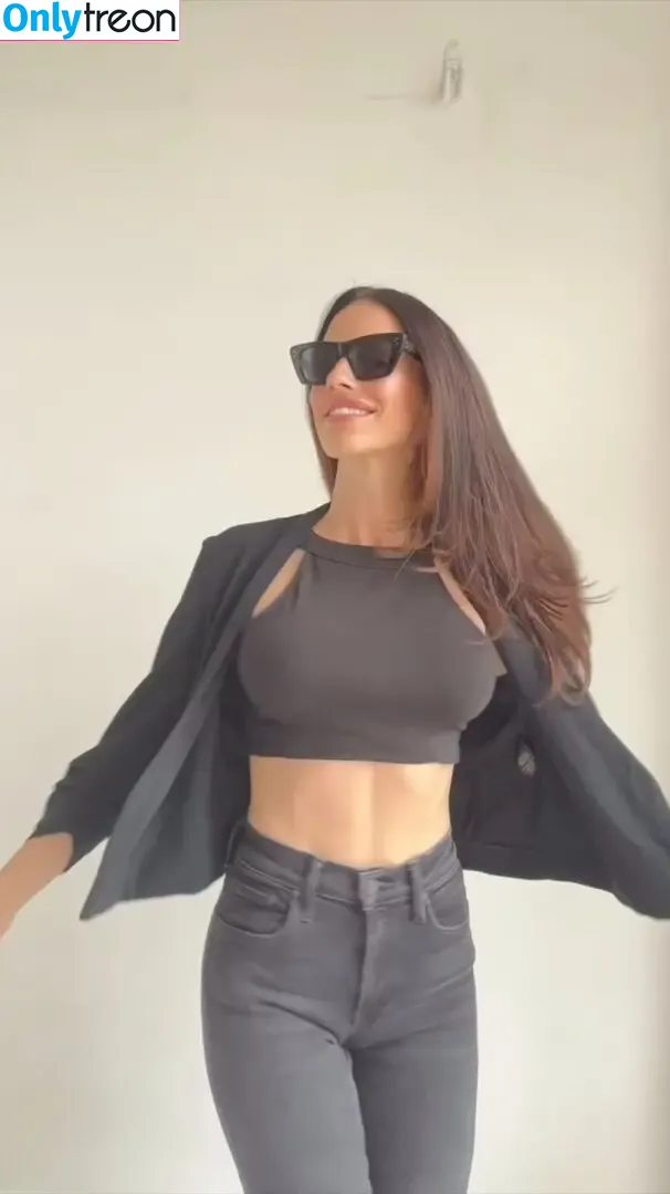 Jessica Lowndes голая photo #0509 (jessicalowndes)