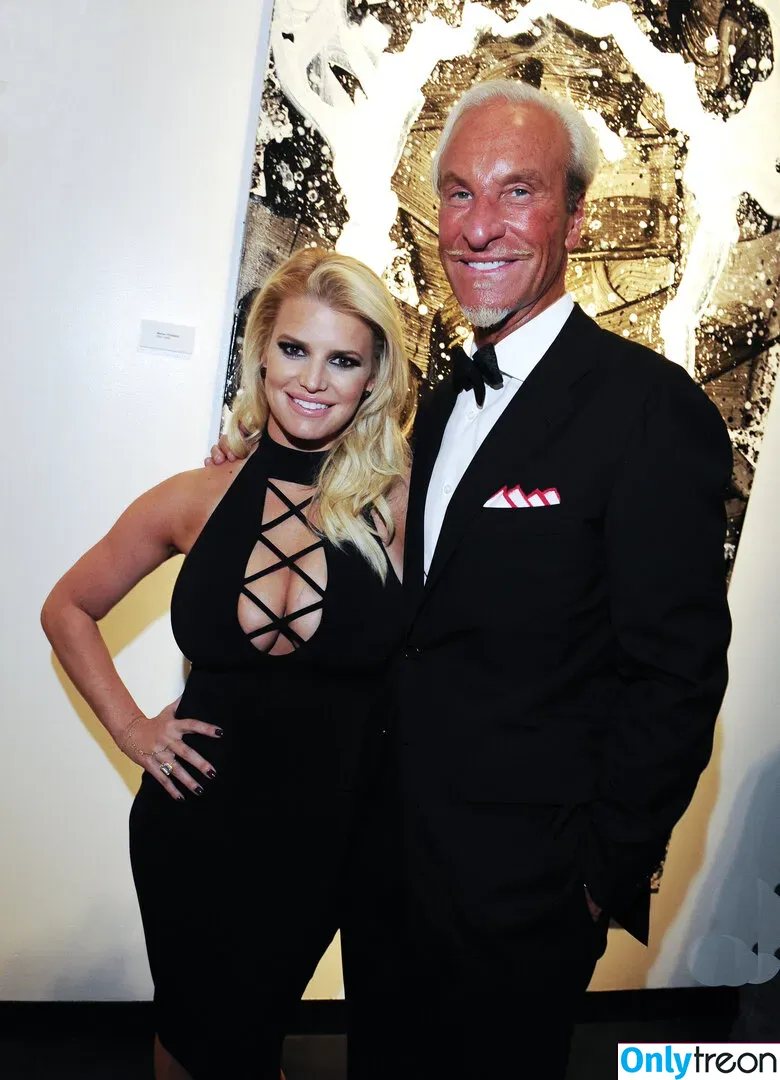 Jessica Simpson голая photo #0541 (52529184 / jessicasimpson)