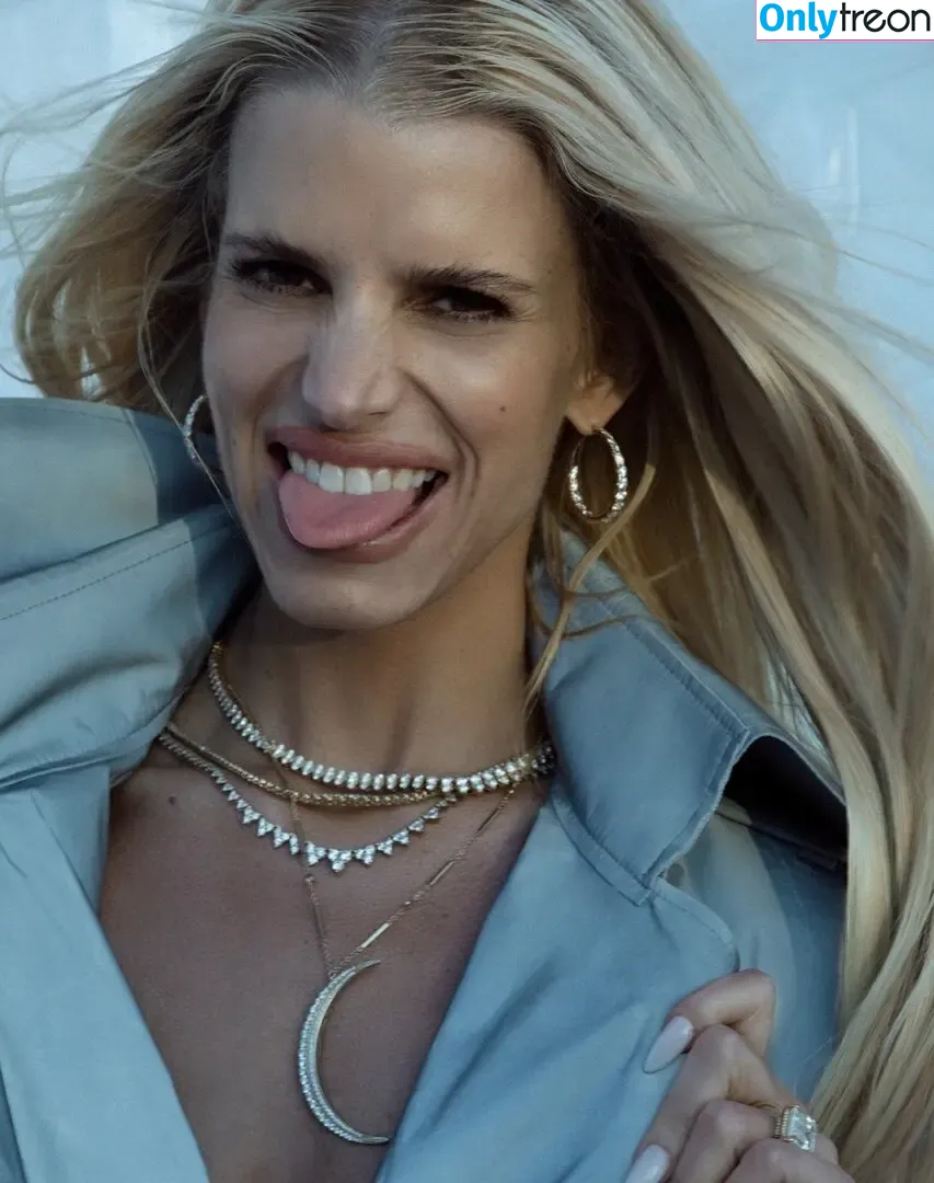 Jessica Simpson nude photo #0720 (52529184 / JessicaSimpson)