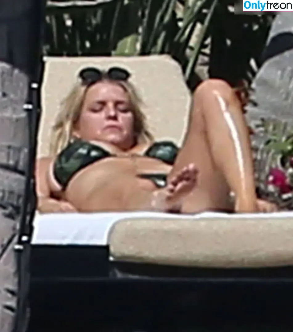 Jessica Simpson голая photo #0892 (52529184 / JessicaSimpson)