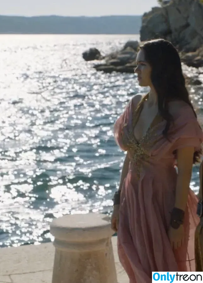 Jessica Yu Li Henwick голая photo #0050 (jhenwick)