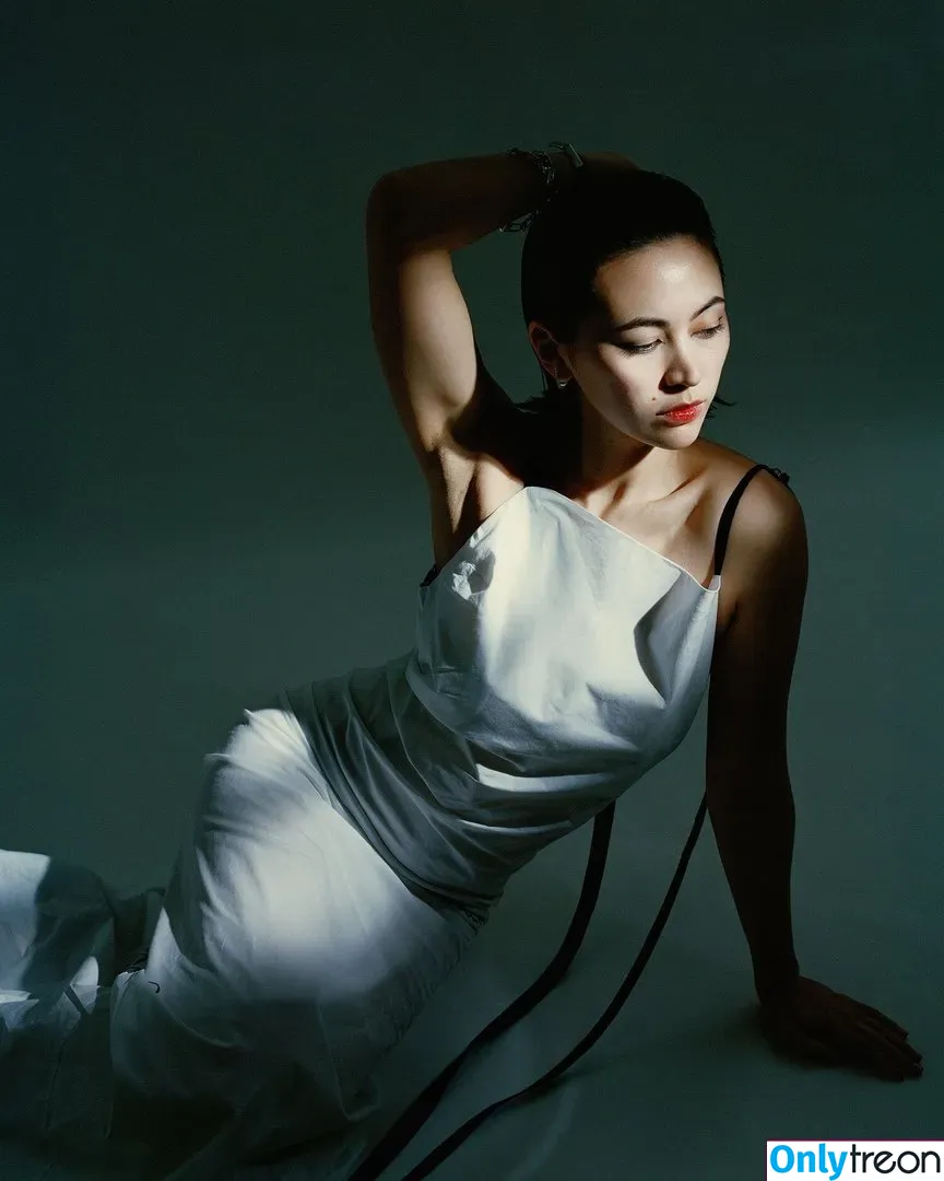Jessica Yu Li Henwick nude photo #0061 (jhenwick)