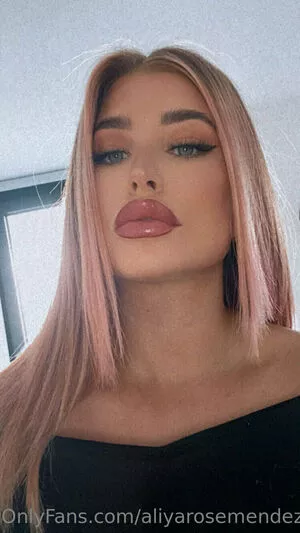 jessicarabbitrose / jessicarabbit_strong nude photo #0001