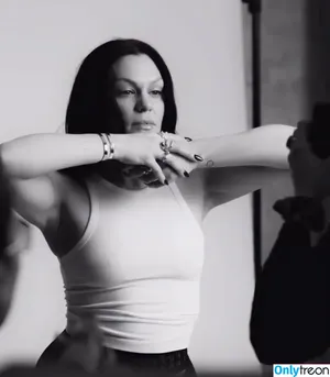 Jessie J / jessie-j / jessiej фото голая #0243
