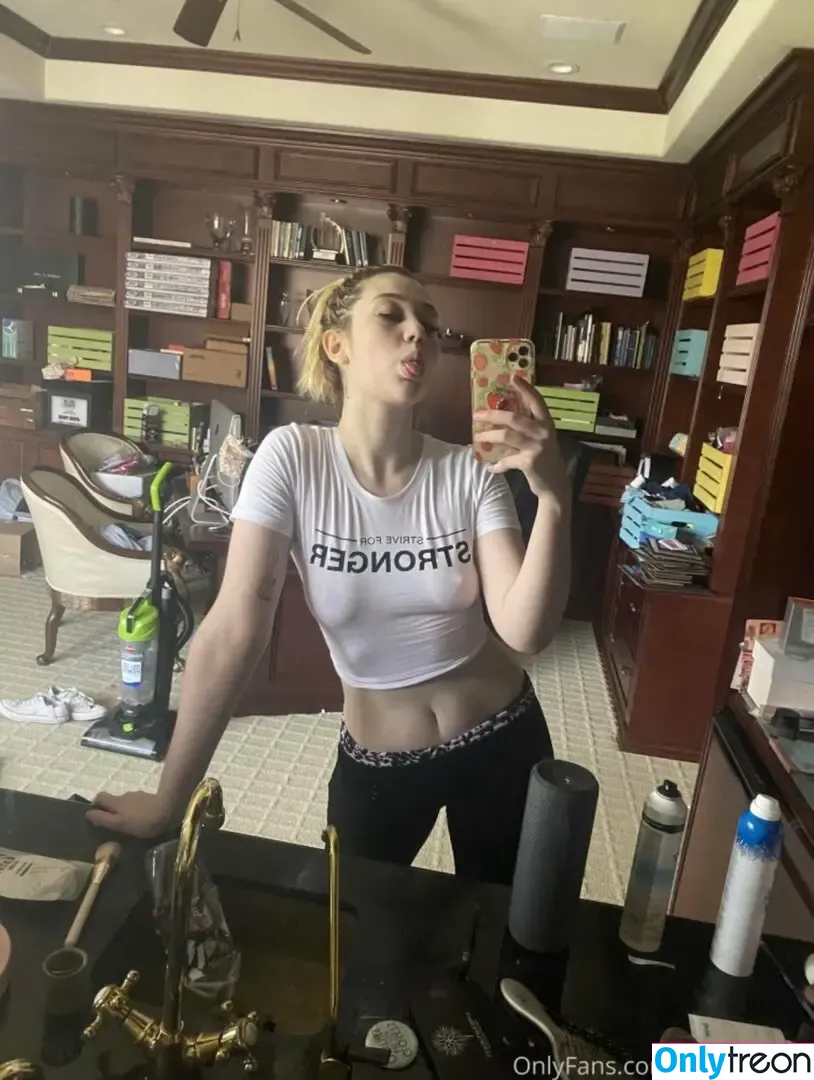 Jessie Paege nude photo #0004 (jessiepaege)