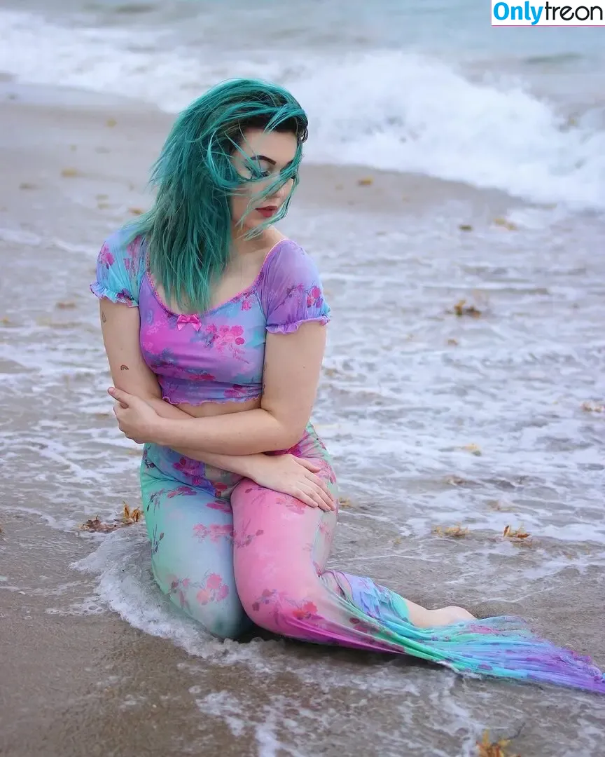 Jessie Paege nude photo #0021 (jessiepaege)