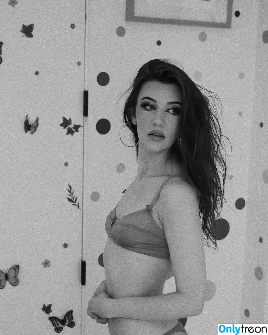 Jessie Paege nude photo #0089 (jessiepaege)