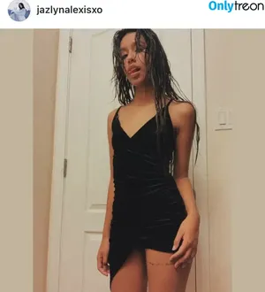 Jewleyanna2.0 / Jazlynalexisxo nude photo #0001
