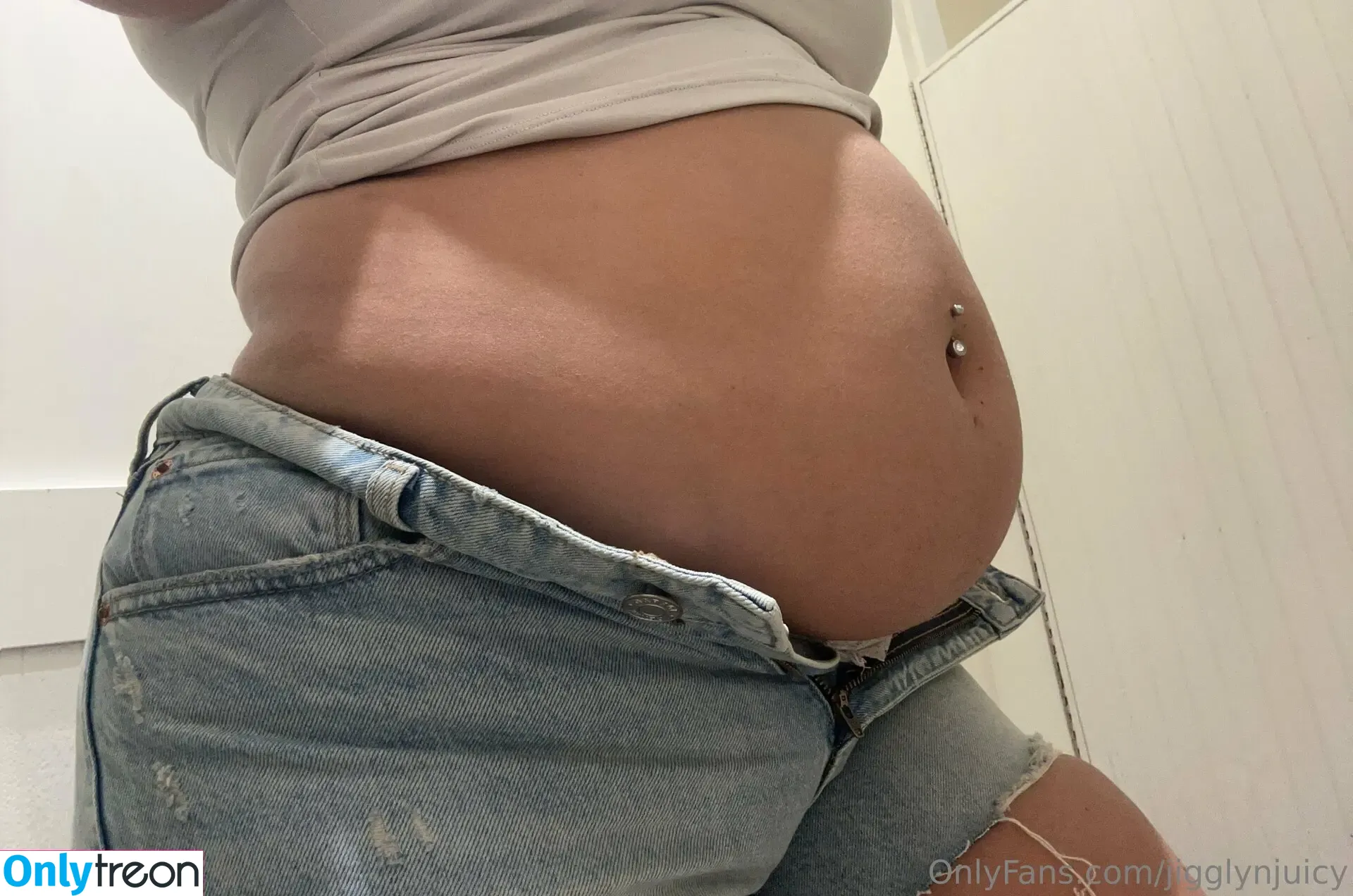 jigglynjuicy nude photo #0227 (jigglynjuicy)