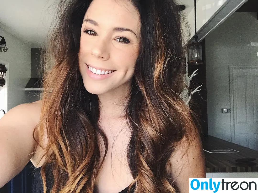 Jillian Rose Reed nude photo #0010 (jillianrosereed)