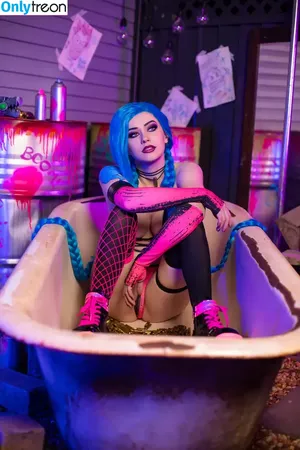 Jinx Cosplay Arcane / LeagueLegends / jinxedyumeria nude photo #0005