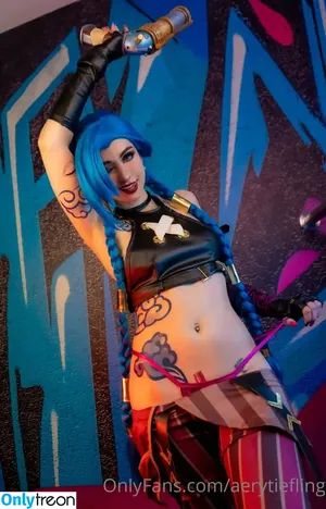 Jinx Cosplay Arcane / LeagueLegends / jinxedyumeria nude photo #0020