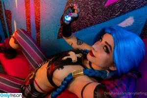 Jinx Cosplay Arcane / LeagueLegends / jinxedyumeria nude photo #0031