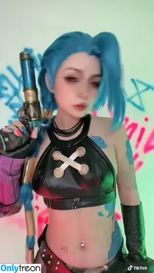 Jinx Cosplay Arcane / LeagueLegends / jinxedyumeria nude photo #0050
