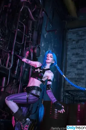 Jinx Cosplay Arcane / LeagueLegends / jinxedyumeria nude photo #0152
