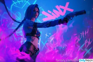 Jinx Cosplay Arcane / LeagueLegends / jinxedyumeria nude photo #0176