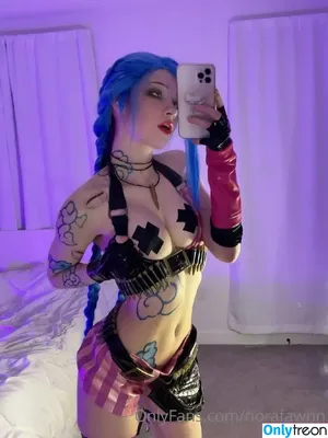 Jinx Cosplay Arcane / LeagueLegends / jinxedyumeria nude photo #0200