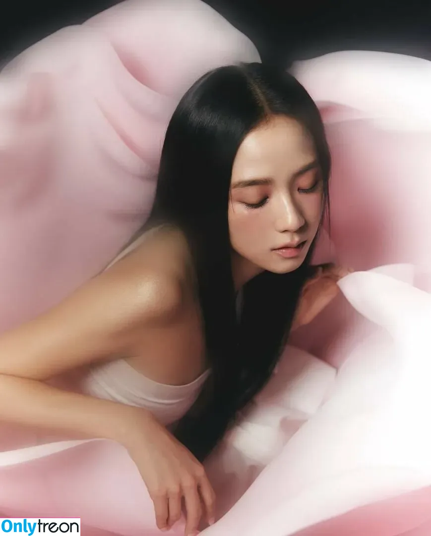 Jisoo nude photo #0476 (BLACKPINK / qenshizu / sooyaaa__)