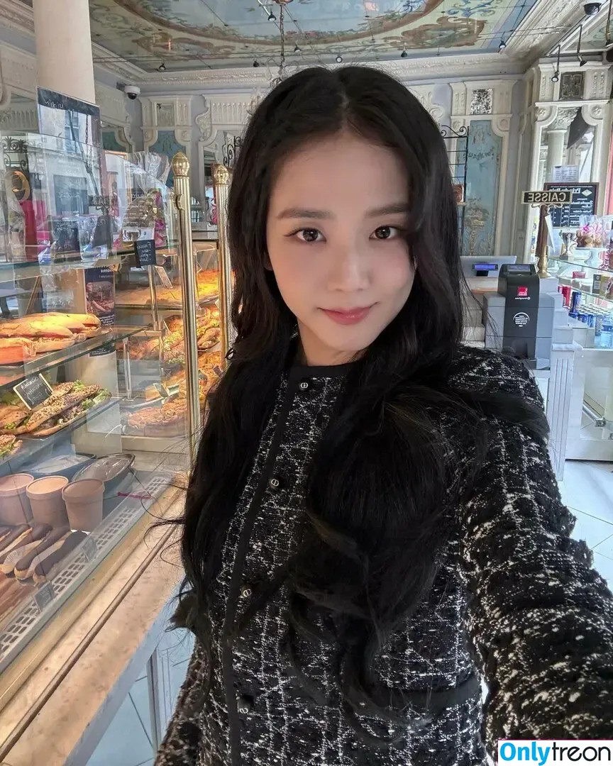 Jisoo nude photo #0520 (BLACKPINK / qenshizu / sooyaaa__)