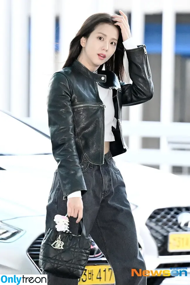 Jisoo голая photo #0885 (BLACKPINK / qenshizu / sooyaaa__)