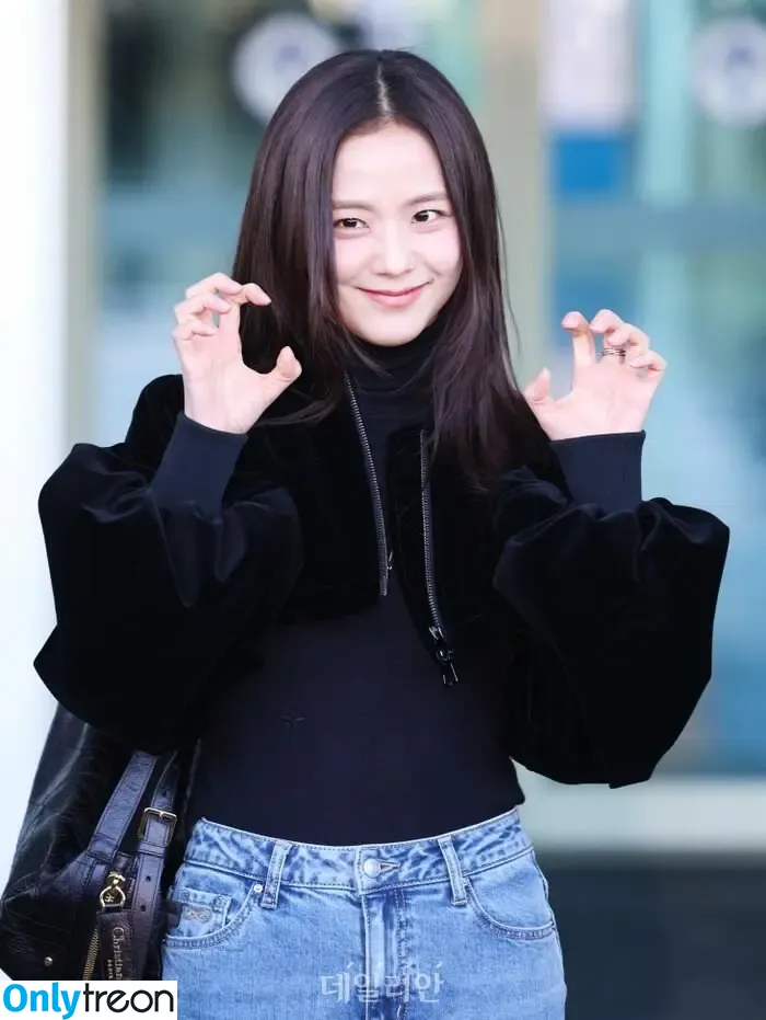 Jisoo голая photo #0914 (BLACKPINK / qenshizu / sooyaaa__)