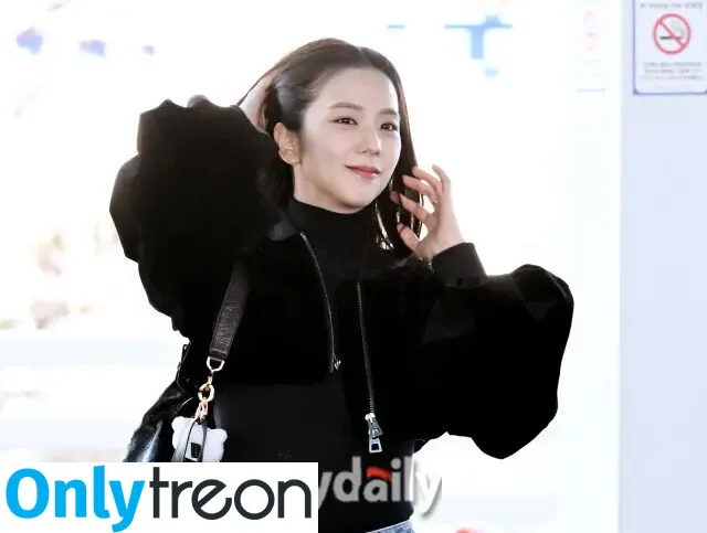 Jisoo голая photo #0930 (BLACKPINK / qenshizu / sooyaaa__)