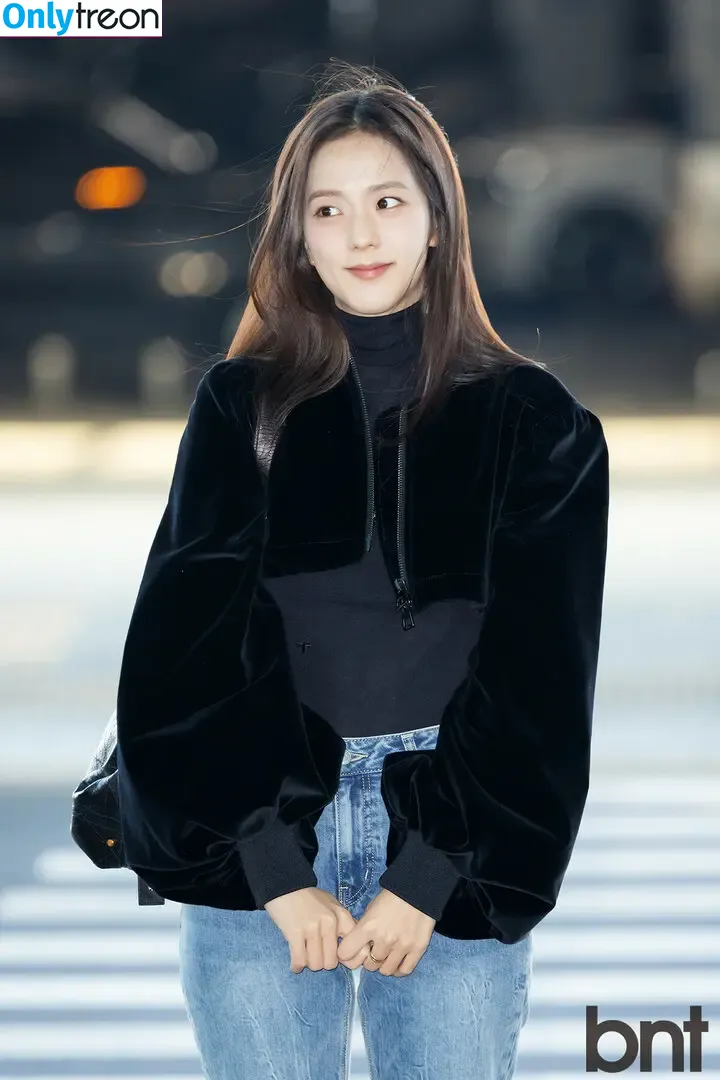 Jisoo nude photo #0943 (BLACKPINK / qenshizu / sooyaaa__)