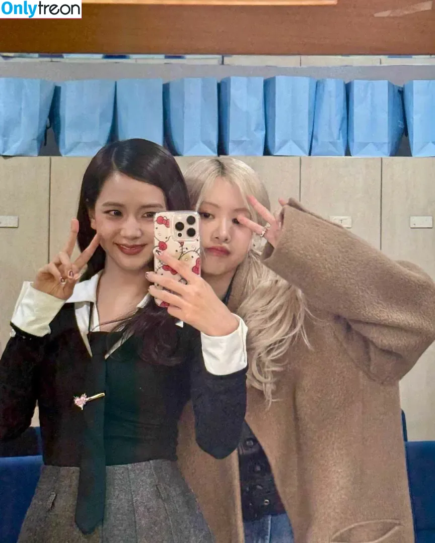 Jisoo nude photo #1062 (BLACKPINK / qenshizu / sooyaaa__)