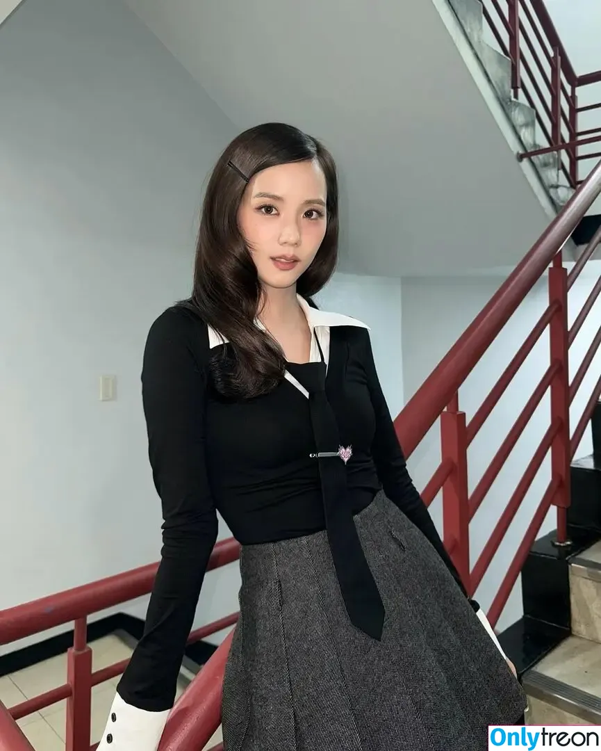 Jisoo nude photo #1064 (BLACKPINK / qenshizu / sooyaaa__)