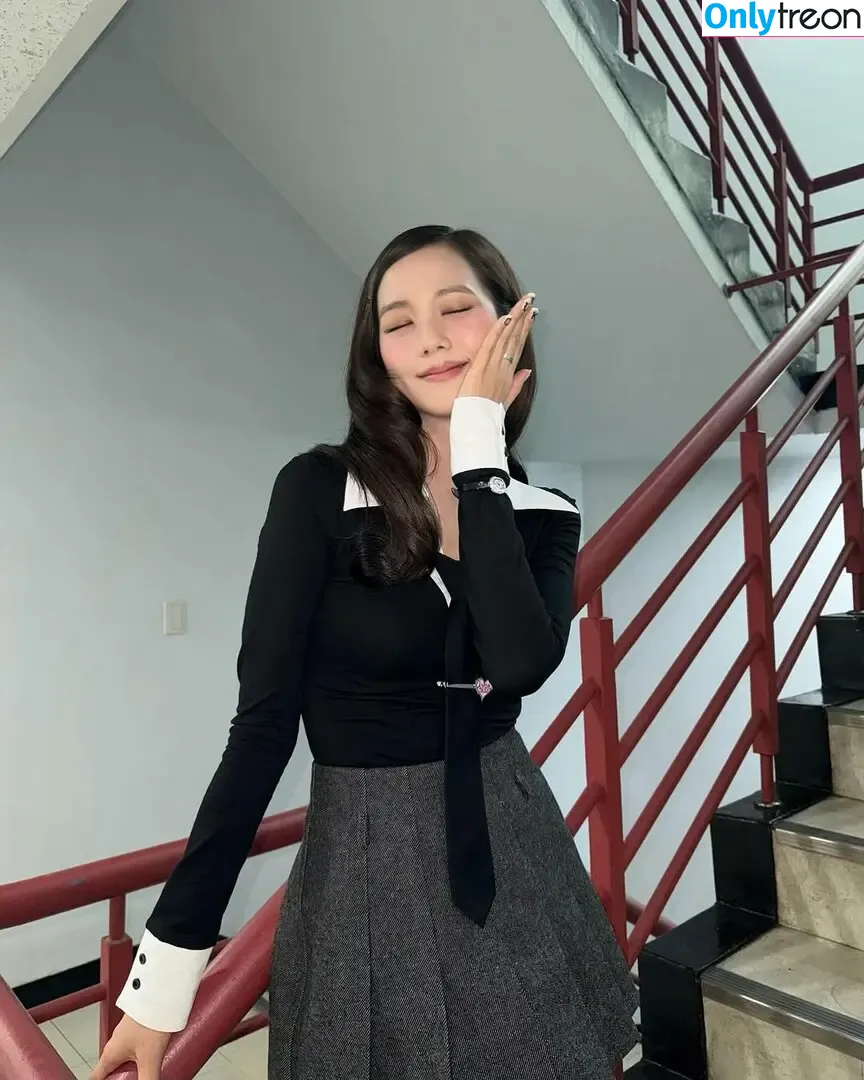 Jisoo nude photo #1066 (BLACKPINK / qenshizu / sooyaaa__)