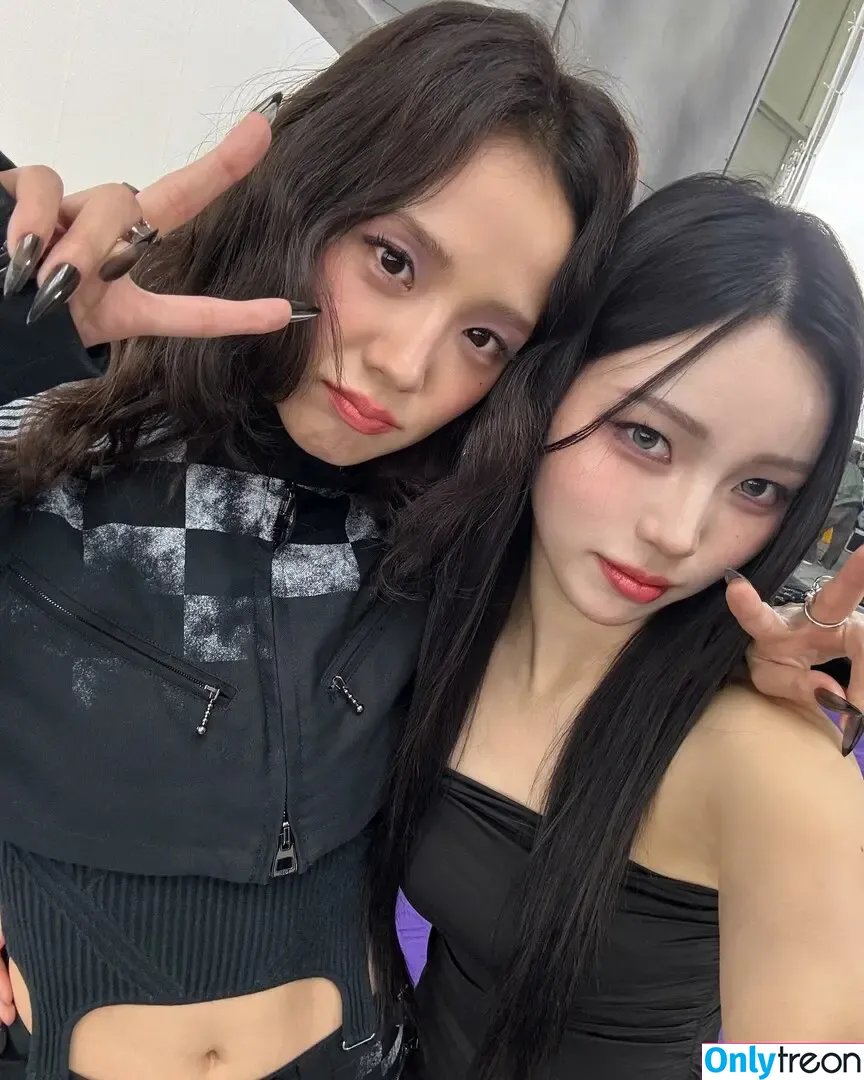 Jisoo nude photo #1089 (BLACKPINK / qenshizu / sooyaaa__)