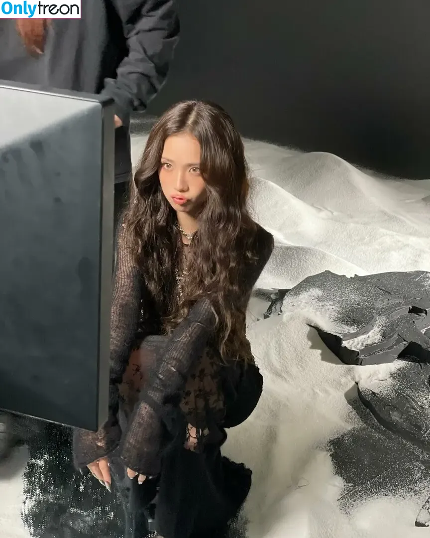 Jisoo nude photo #1090 (BLACKPINK / qenshizu / sooyaaa__)