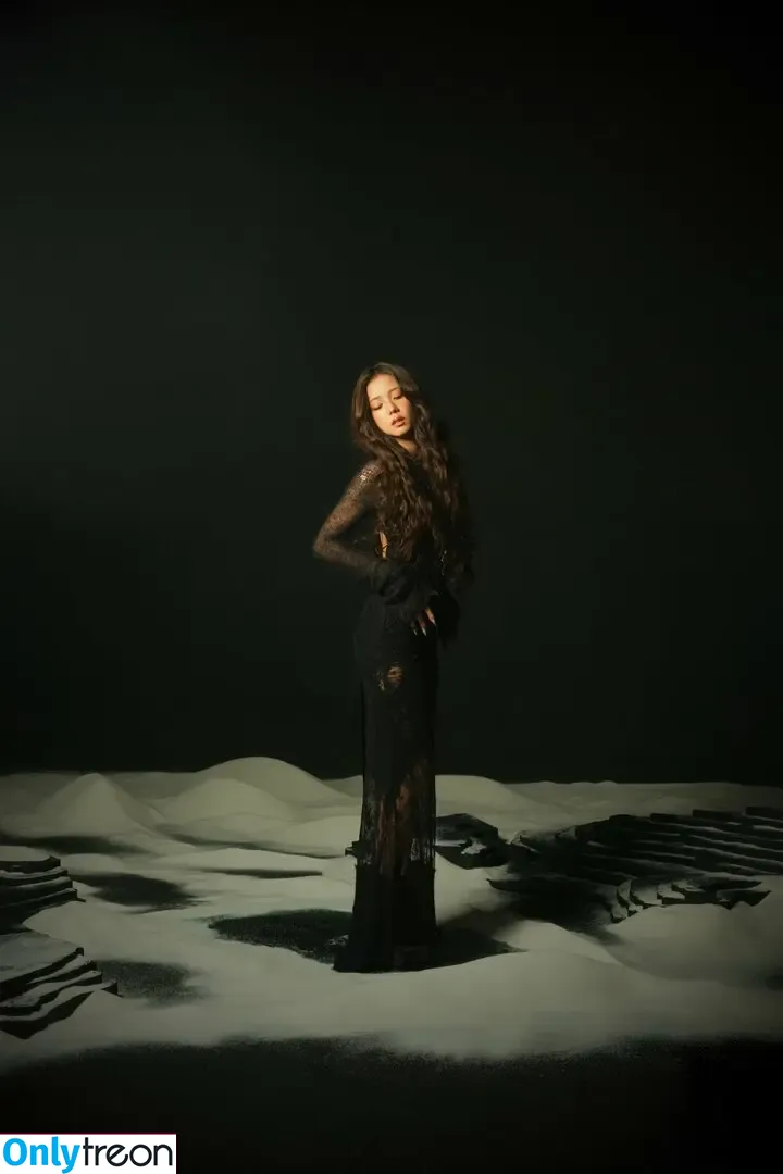 Jisoo nude photo #1097 (BLACKPINK / qenshizu / sooyaaa__)