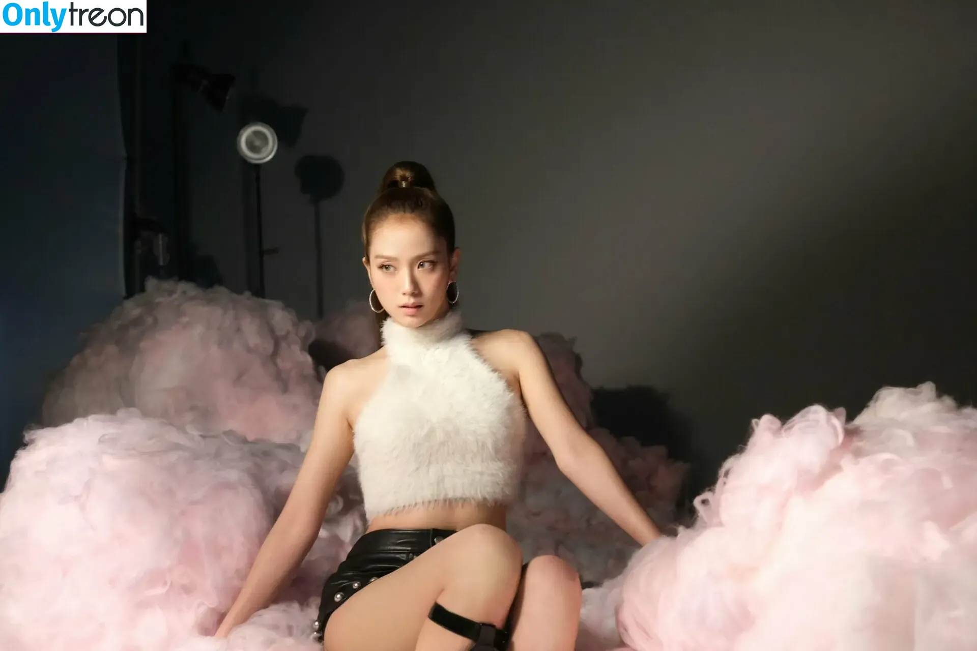 Jisoo nude photo #1101 (BLACKPINK / qenshizu / sooyaaa__)