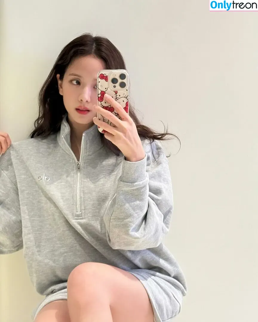 Jisoo nude photo #1109 (BLACKPINK / qenshizu / sooyaaa__)