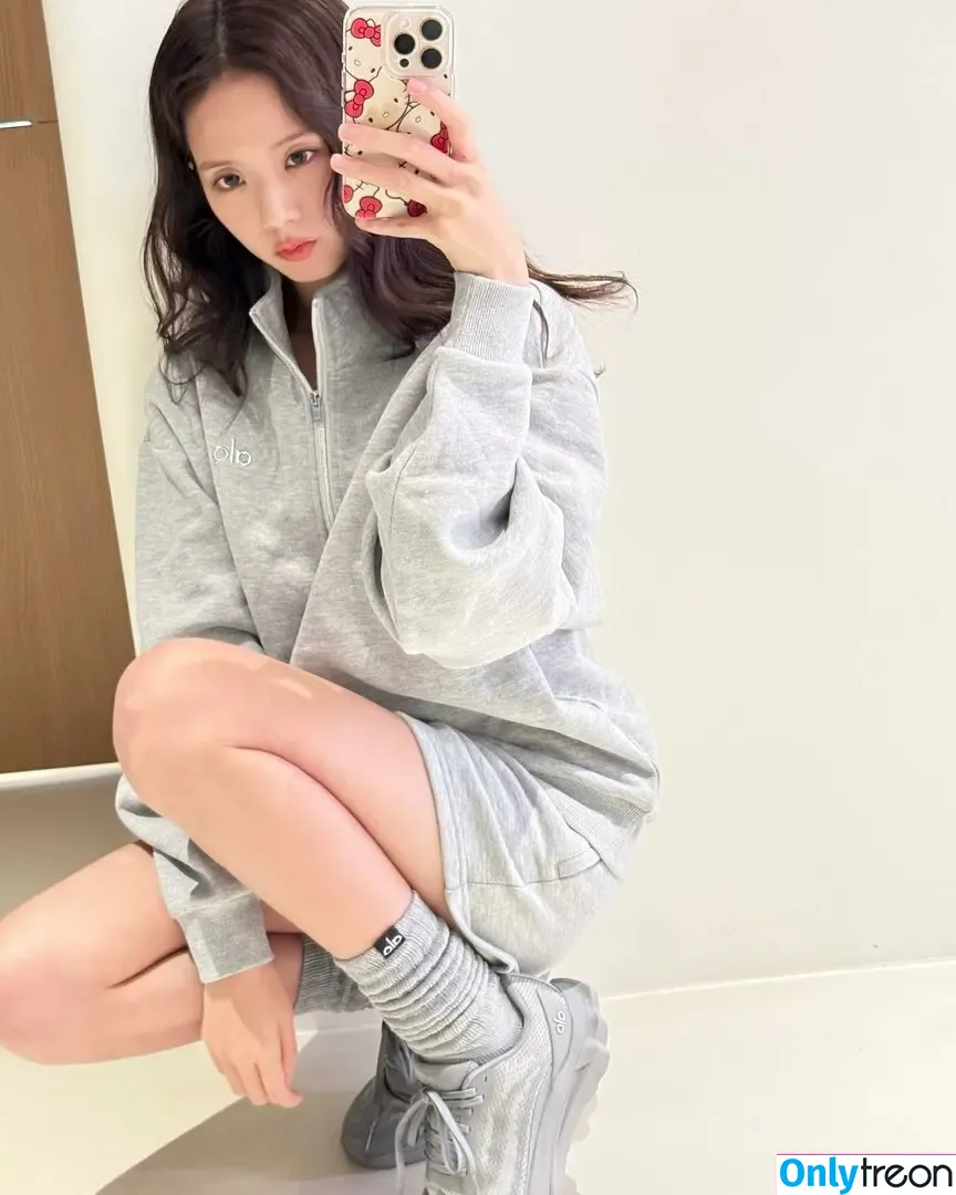 Jisoo nude photo #1110 (BLACKPINK / qenshizu / sooyaaa__)