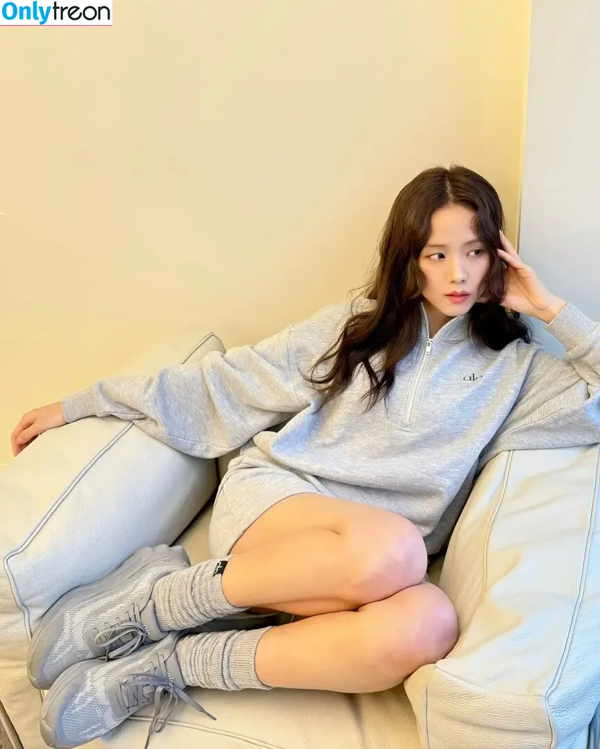 Jisoo nude photo #1112 (BLACKPINK / qenshizu / sooyaaa__)