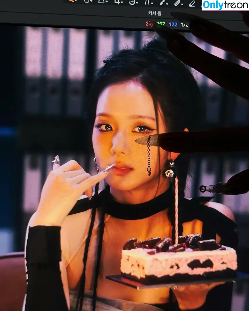 Jisoo nude photo #1120 (BLACKPINK / qenshizu / sooyaaa__)