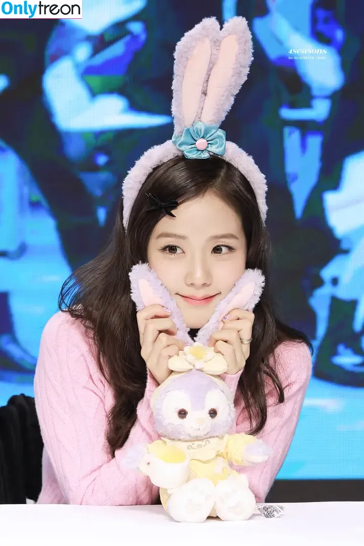 Jisoo nude photo #1128 (BLACKPINK / qenshizu / sooyaaa__)