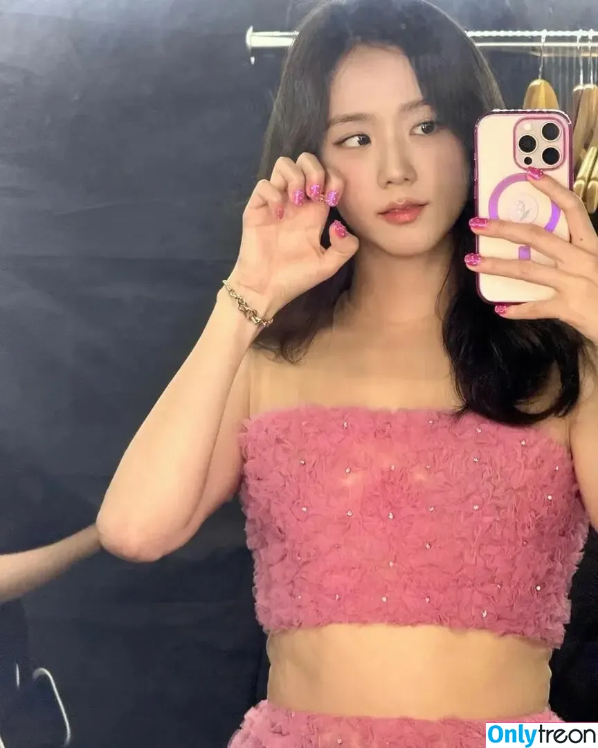 Jisoo nude photo #1357 (BLACKPINK / qenshizu / sooyaaa__)
