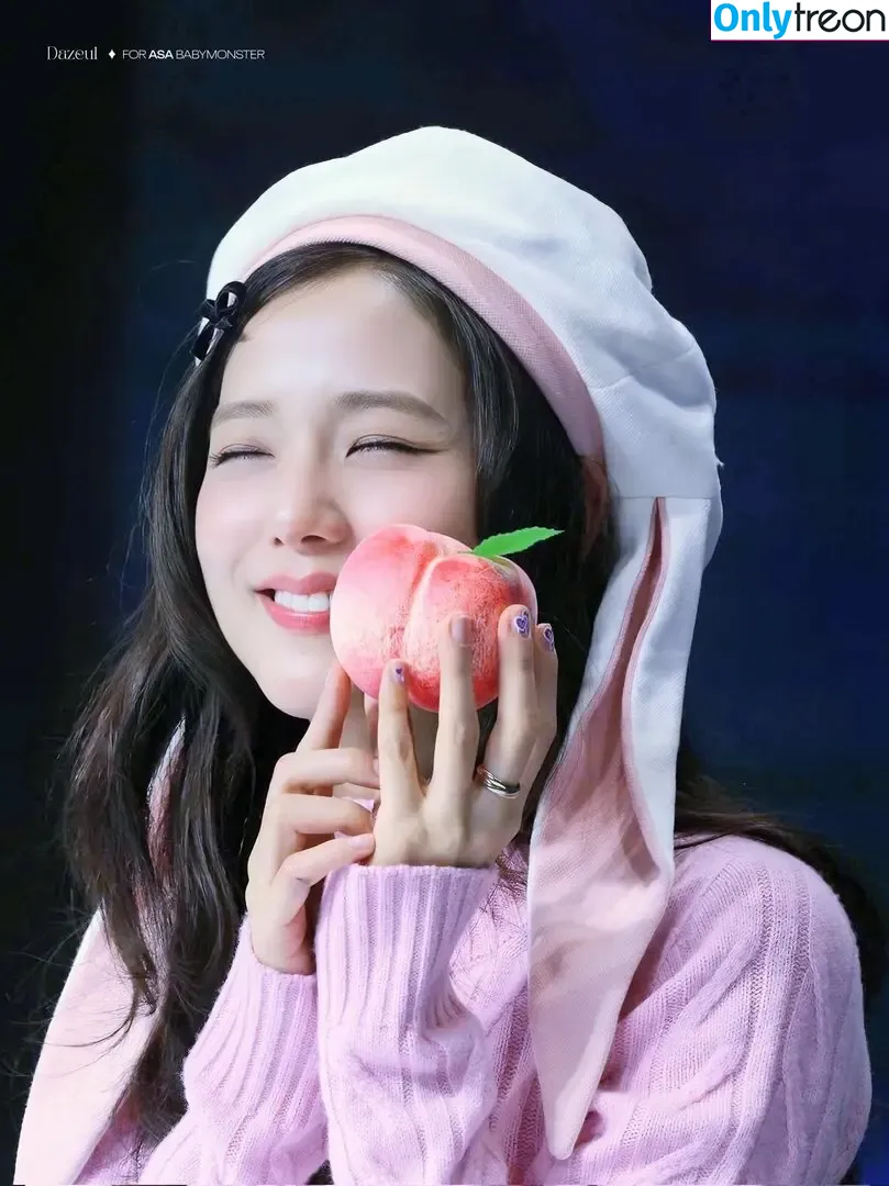 Jisoo nude photo #1373 (BLACKPINK / qenshizu / sooyaaa__)