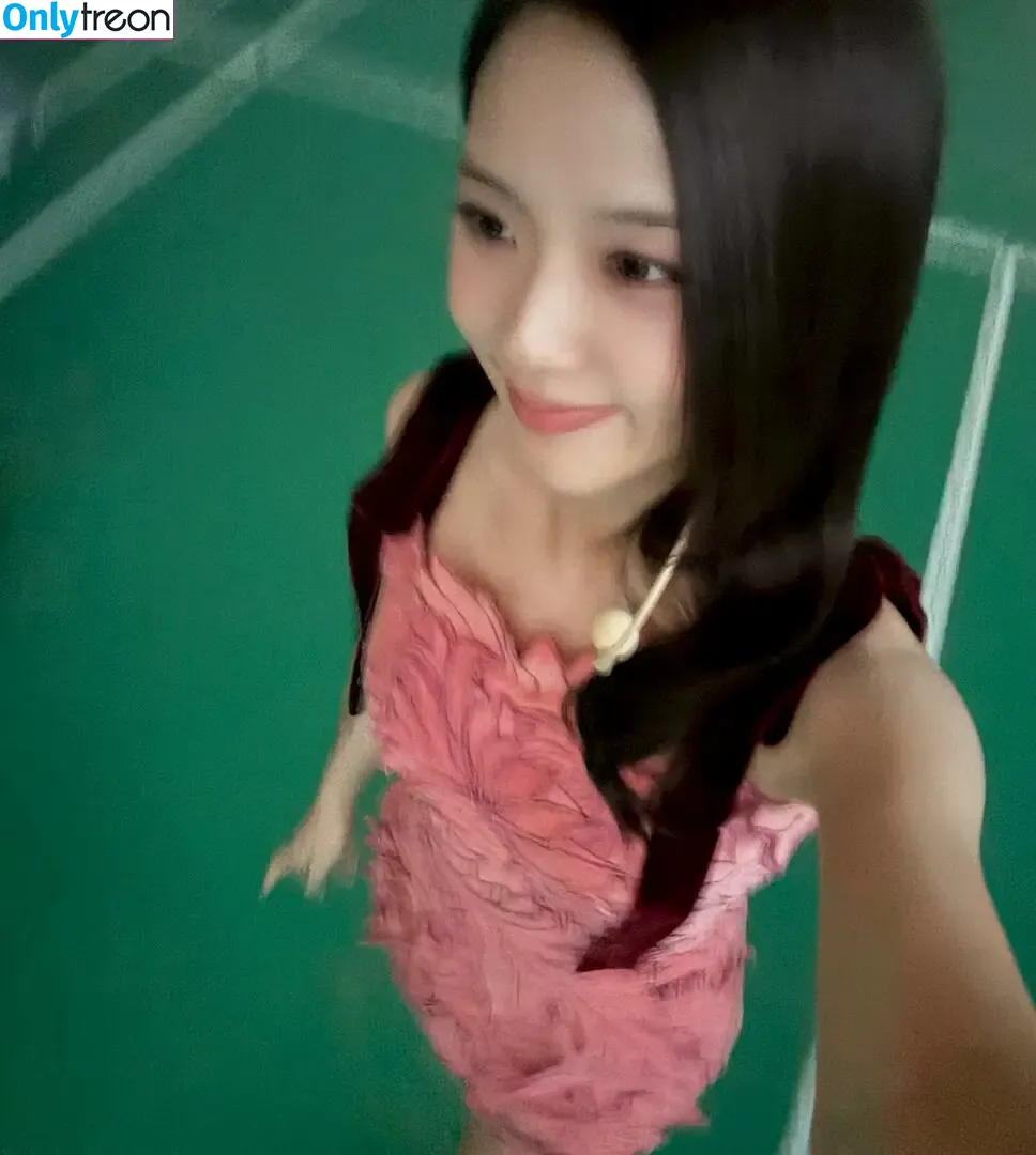 Jisoo nude photo #1378 (BLACKPINK / qenshizu / sooyaaa__)