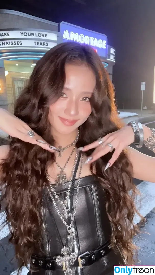Jisoo голая photo #1458 (BLACKPINK / qenshizu / sooyaaa__)